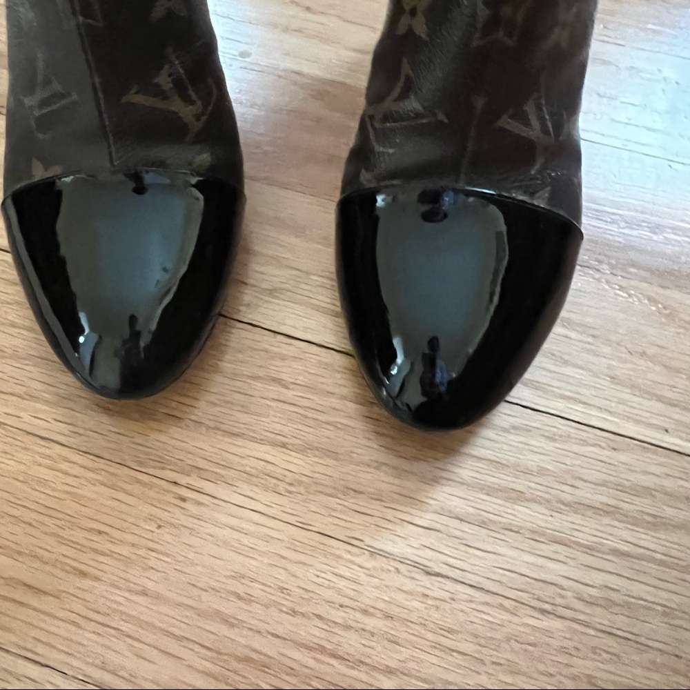 LOUIS VUITTON MONOGRAM REVIVAL ANKLE BOOTIES - Picture 4 of 11